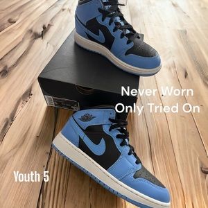Air Jordan 1 Mid (GS) university Blue/Black/White Like New in box Youth 5